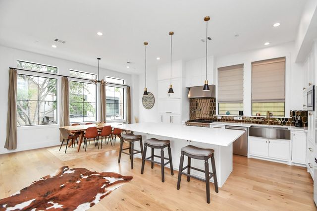 2303 Yupon Street, Houston, TX 77006