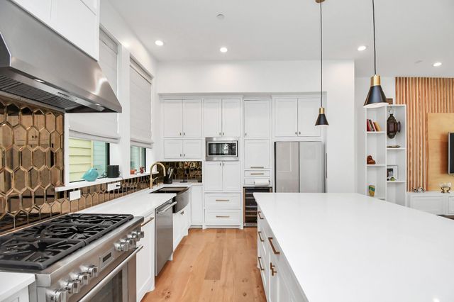 2303 Yupon Street, Houston, TX 77006