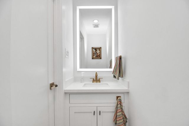 2303 Yupon Street, Houston, TX 77006