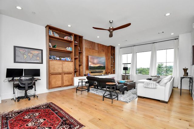 2303 Yupon Street, Houston, TX 77006