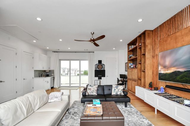 2303 Yupon Street, Houston, TX 77006