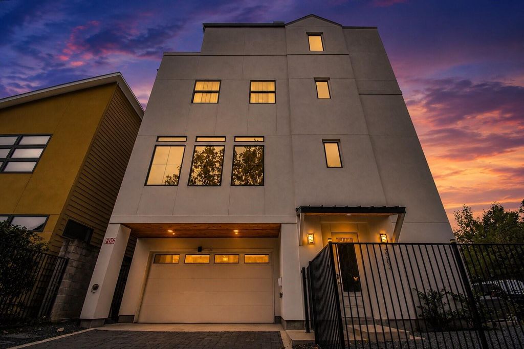 2303 Yupon Street, Houston, TX 77006