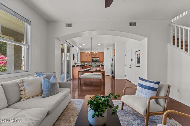 2214 E FRAKTUR Road, Phoenix, AZ 85040