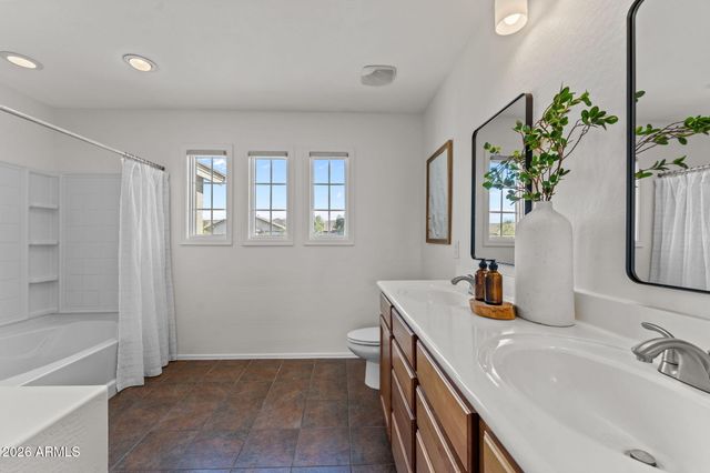 2214 E FRAKTUR Road, Phoenix, AZ 85040