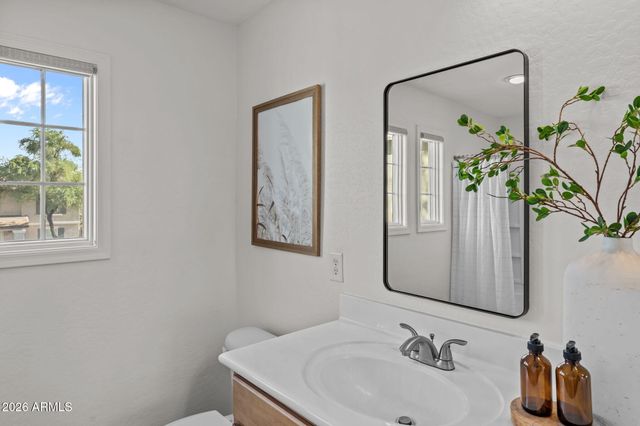 2214 E FRAKTUR Road, Phoenix, AZ 85040