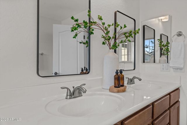 2214 E FRAKTUR Road, Phoenix, AZ 85040