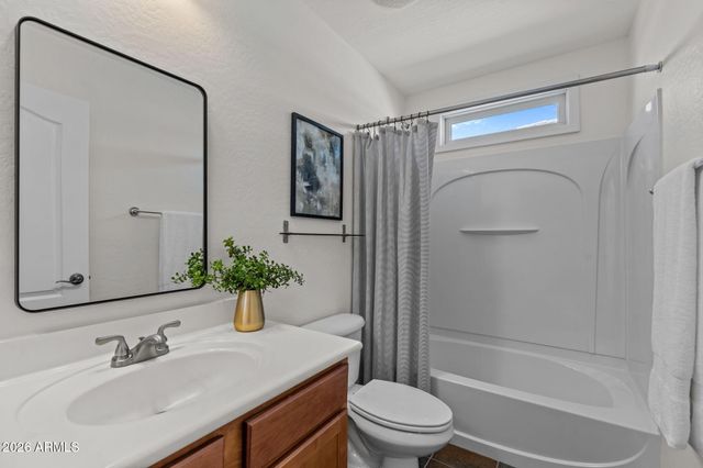 2214 E FRAKTUR Road, Phoenix, AZ 85040