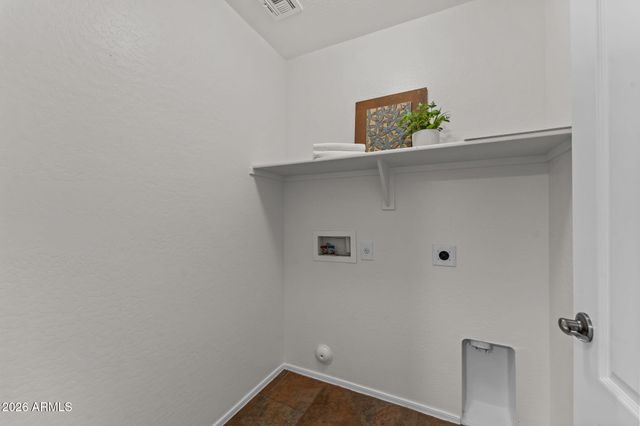 2214 E FRAKTUR Road, Phoenix, AZ 85040