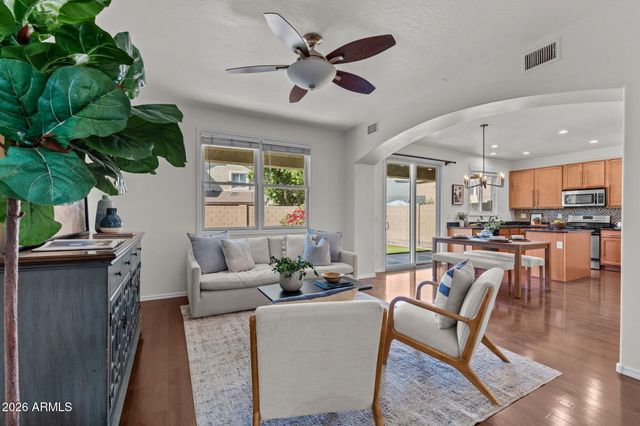 2214 E FRAKTUR Road, Phoenix, AZ 85040