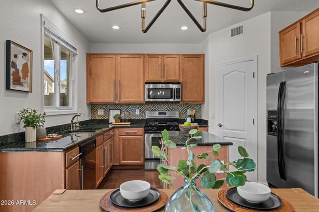 2214 E FRAKTUR Road, Phoenix, AZ 85040