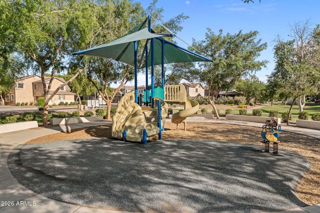 2214 E FRAKTUR Road, Phoenix, AZ 85040