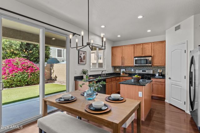 2214 E FRAKTUR Road, Phoenix, AZ 85040