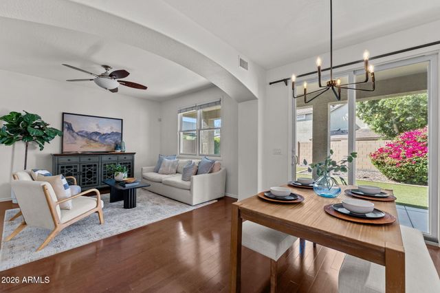 2214 E FRAKTUR Road, Phoenix, AZ 85040