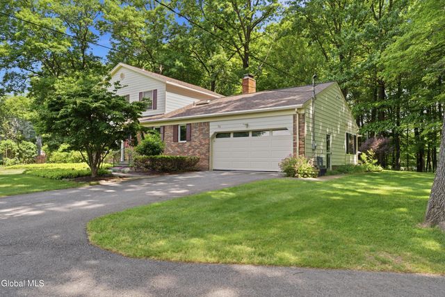 29 Stony Brook Drive, Rexford, NY 12148
