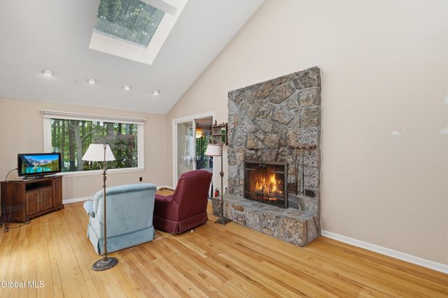 29 Stony Brook Drive, Rexford, NY 12148