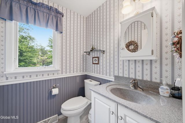 29 Stony Brook Drive, Rexford, NY 12148
