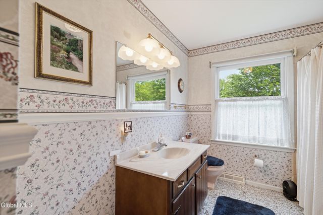 29 Stony Brook Drive, Rexford, NY 12148