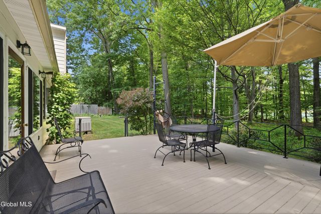 29 Stony Brook Drive, Rexford, NY 12148