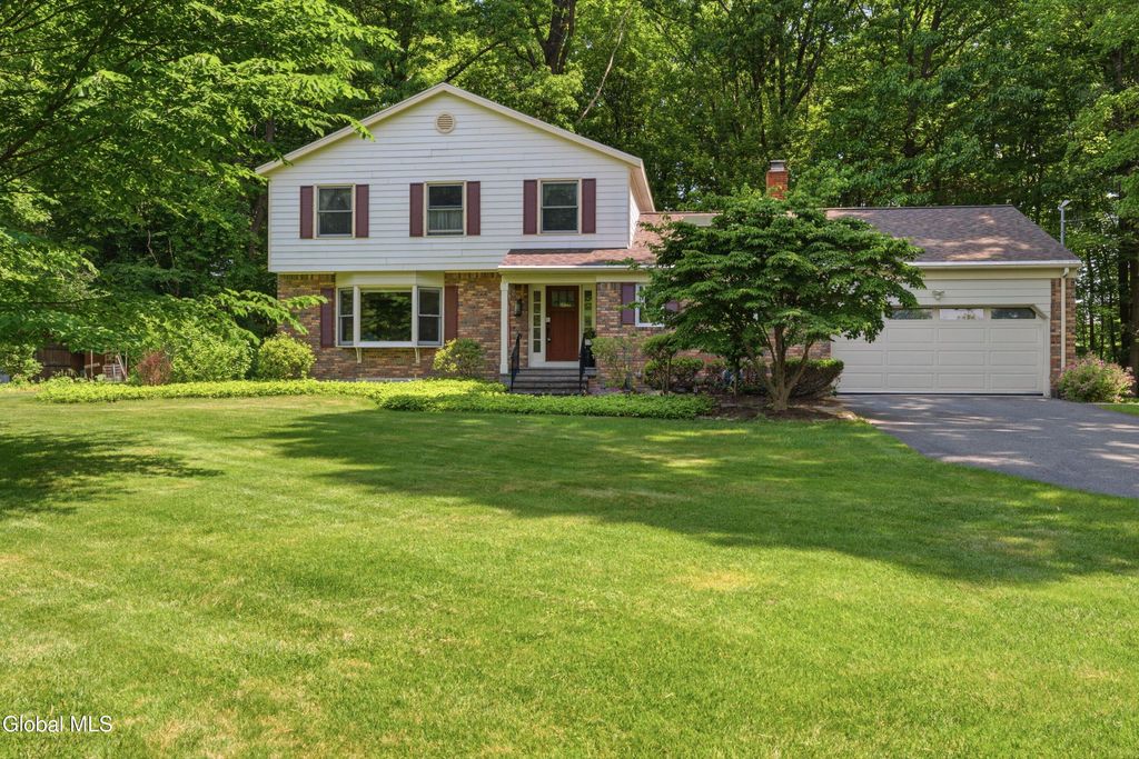 29 Stony Brook Drive, Rexford, NY 12148
