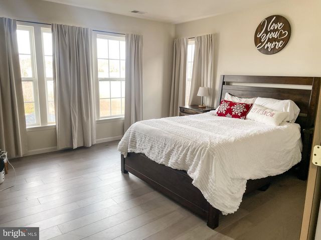 9353 COUGAR CT, Manassas Park, VA 20111