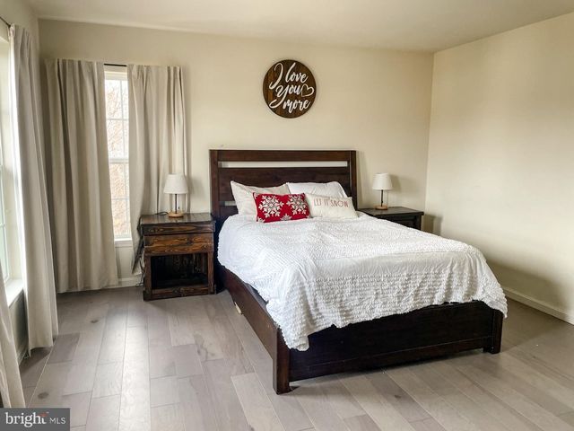 9353 COUGAR CT, Manassas Park, VA 20111