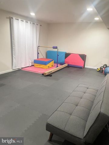 9353 COUGAR CT, Manassas Park, VA 20111