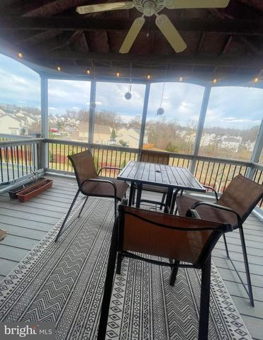 9353 COUGAR CT, Manassas Park, VA 20111