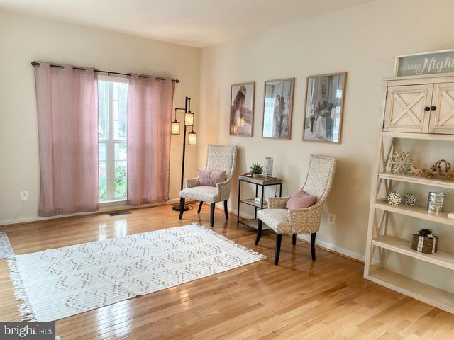 9353 COUGAR CT, Manassas Park, VA 20111