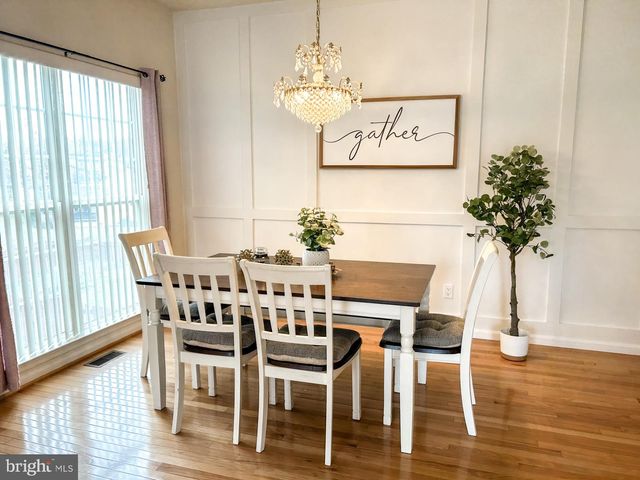 9353 COUGAR CT, Manassas Park, VA 20111