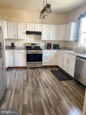 9353 COUGAR CT, Manassas Park, VA 20111