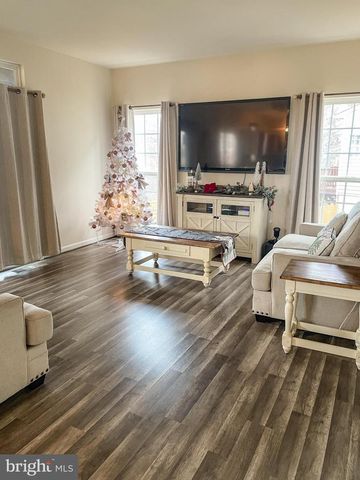 9353 COUGAR CT, Manassas Park, VA 20111