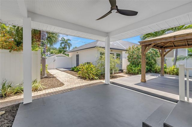 348 11TH AVENUE NE, St Petersburg, FL 33701