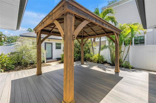348 11TH AVENUE NE, St Petersburg, FL 33701