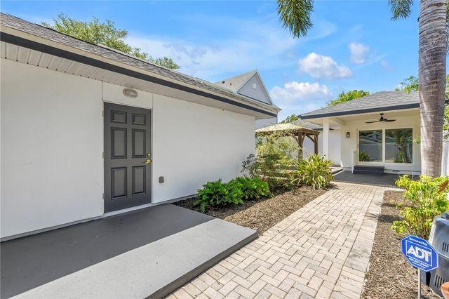 348 11TH AVENUE NE, St Petersburg, FL 33701