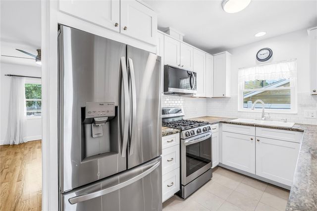 348 11TH AVENUE NE, St Petersburg, FL 33701