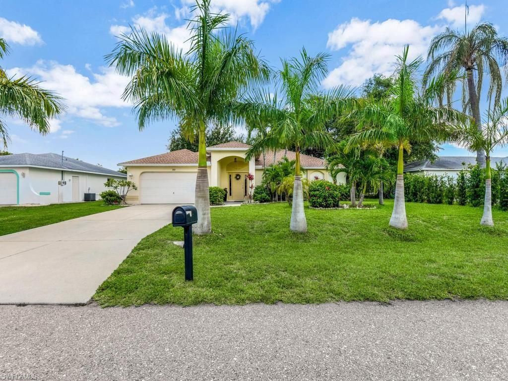 Image 1 of property listing at 206 SE 28th TER, Cape Coral, FL 33904