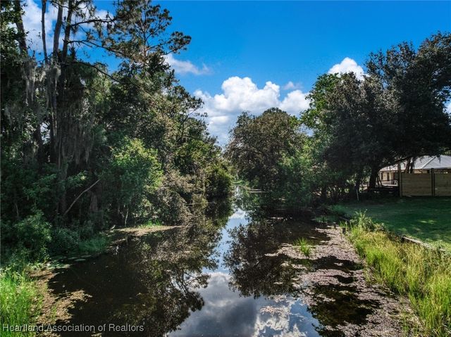 111 Blue Moon Avenue, Lake Placid, FL 33852