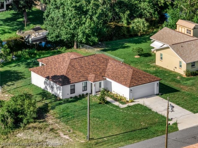 111 Blue Moon Avenue, Lake Placid, FL 33852