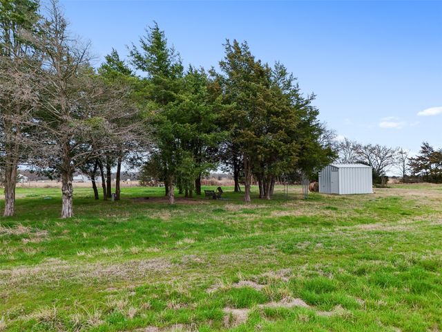 926 County Road 2225, Ivanhoe, TX 75447