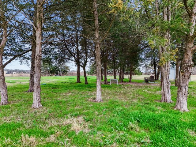 926 County Road 2225, Ivanhoe, TX 75447