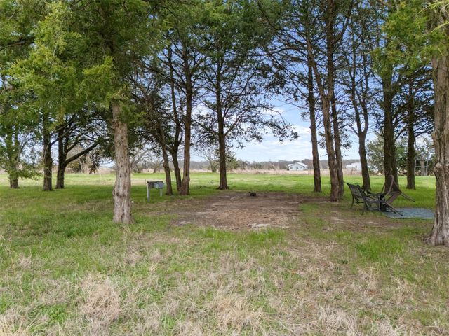 926 County Road 2225, Ivanhoe, TX 75447