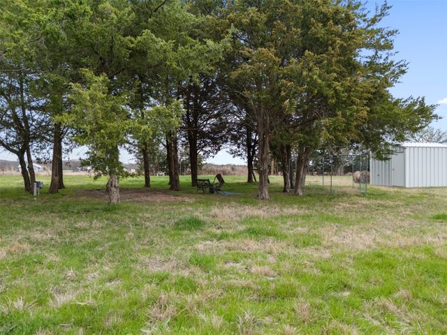 926 County Road 2225, Ivanhoe, TX 75447