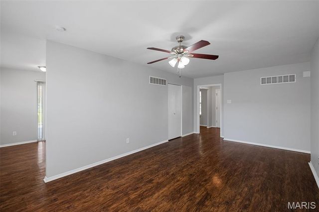 2050 Trotter Way, Florissant, MO 63033