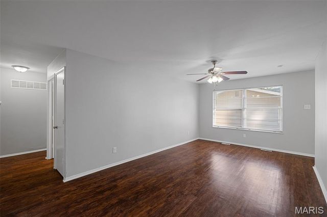 2050 Trotter Way, Florissant, MO 63033