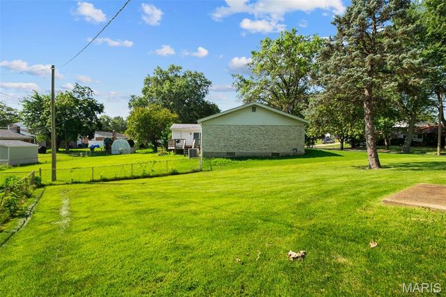 2050 Trotter Way, Florissant, MO 63033