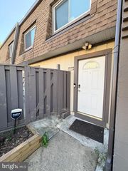 3813 SEGUNDO PL #D, Alexandria, VA 22309