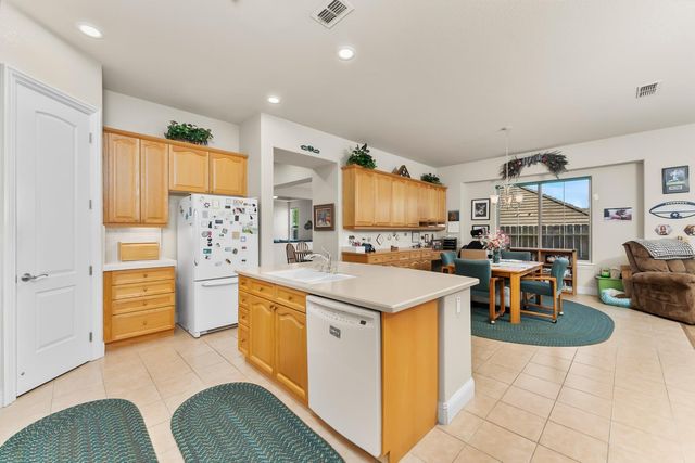 2109 Osprey Ct, Folsom, CA 95630