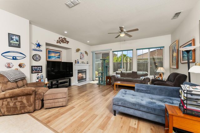 2109 Osprey Ct, Folsom, CA 95630