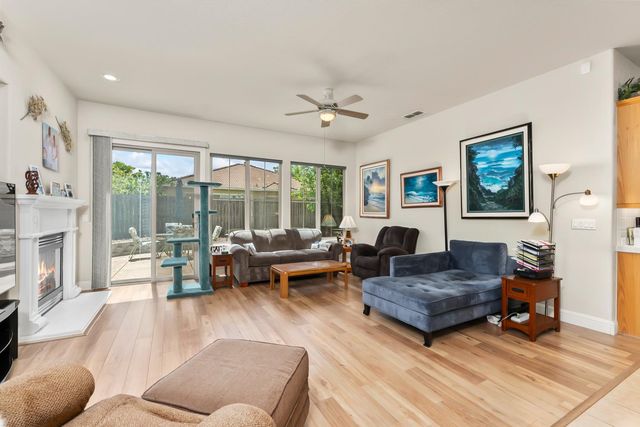 2109 Osprey Ct, Folsom, CA 95630