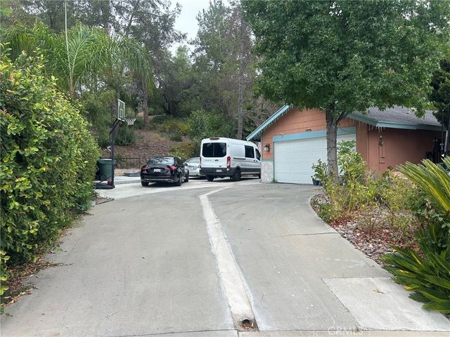 2000 S Brentwood, West Covina, CA 91792